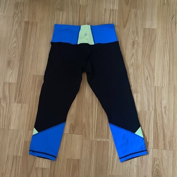 Capris Lululemon size 4. - Picture 2 of 2